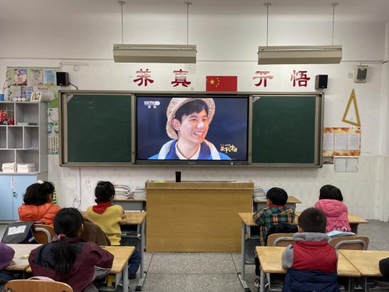 20210305学雷锋主报道_html_2cfceb6e.jpg