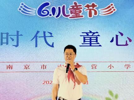 礼赞新时代 童心向未来定_html_m2fca23f4.jpg
