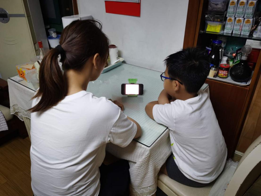 如何帮助孩子学会情绪调节和压力管理（2）_html_580b7687.jpg
