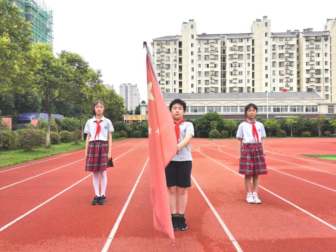 升旗报道--2020.6.22_html_m6665f300.jpg