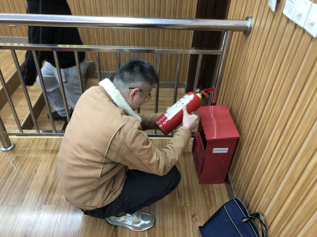 南湾营小学迎接区教育局安全大检查_html_2c876a6b.jpg