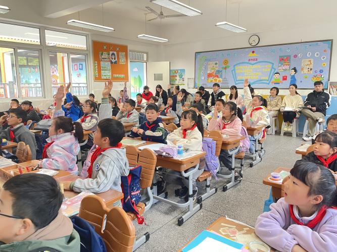 20240410贾珩童学课堂报道_html_m54eb4f12.jpg