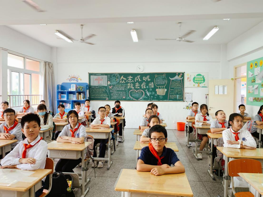 南湾营小学2019-1020第2学期第8周升旗仪式_html_5276371e.jpg