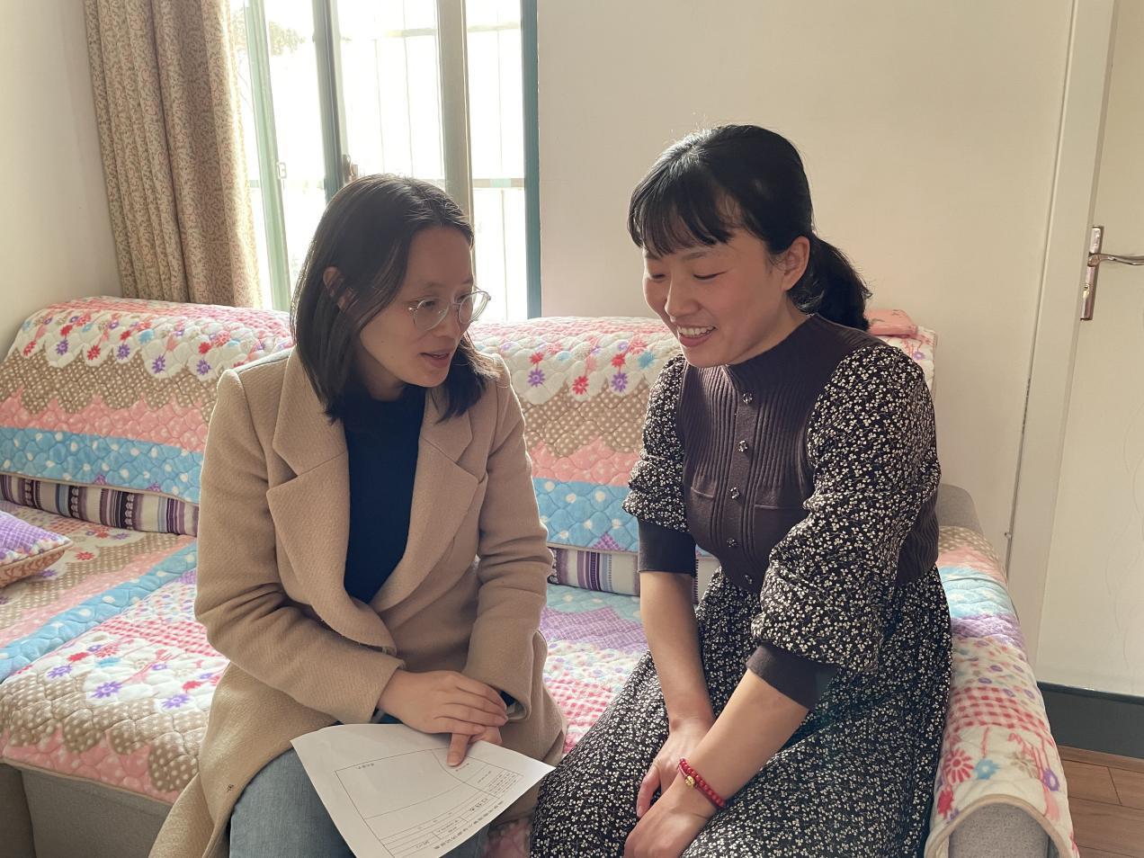 20210511党员家访寄温情 家校共话暖人心报道_html_801f73d.jpg