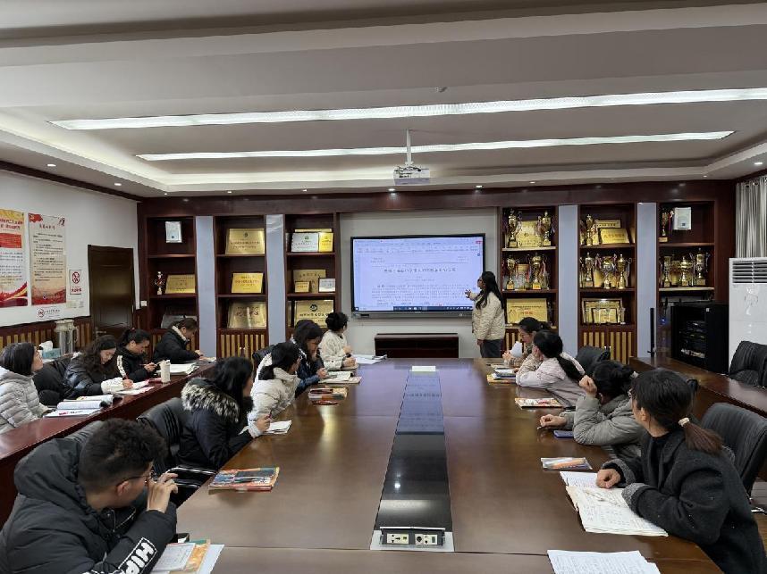 20250318语文组校本研修报道_html_m3cba8e.jpg