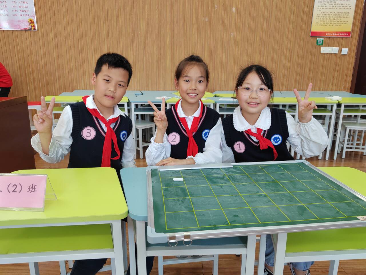 一听一写承汉韵 一撇一捺传华魂_html_7b80baa4.jpg