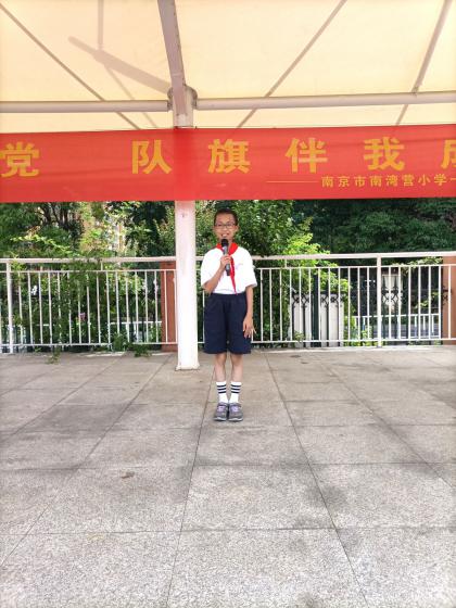 童心向党 队旗伴我成长报道_html_m74aec1da.jpg