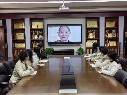 歌唱中国梦，筑梦向未来_html_m7f44fb1.jpg
