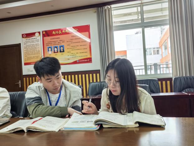 20250409数学校本教研报道_html_4dde6654.jpg