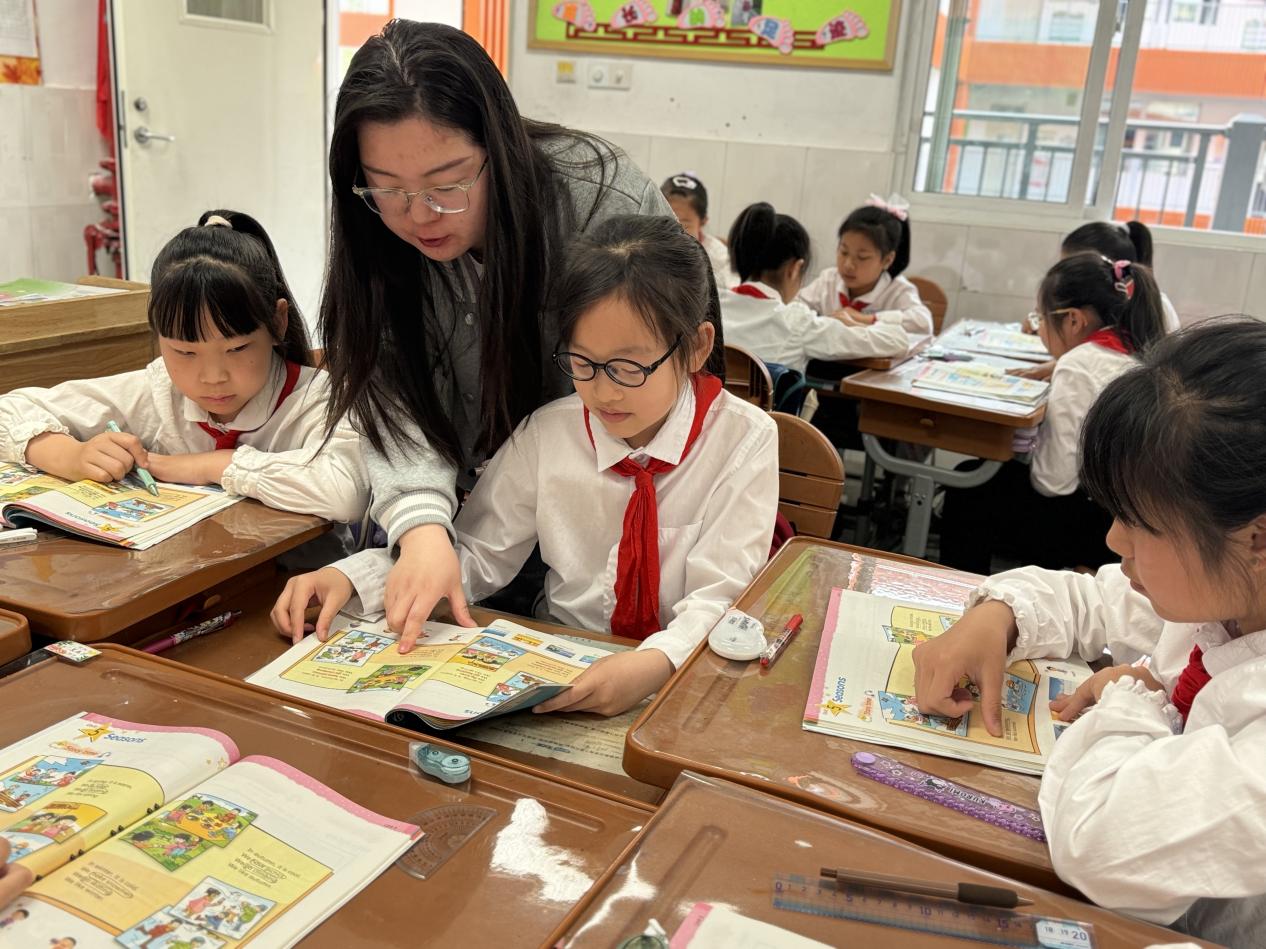 20250409英语组童学课堂_html_m5b82e320.jpg