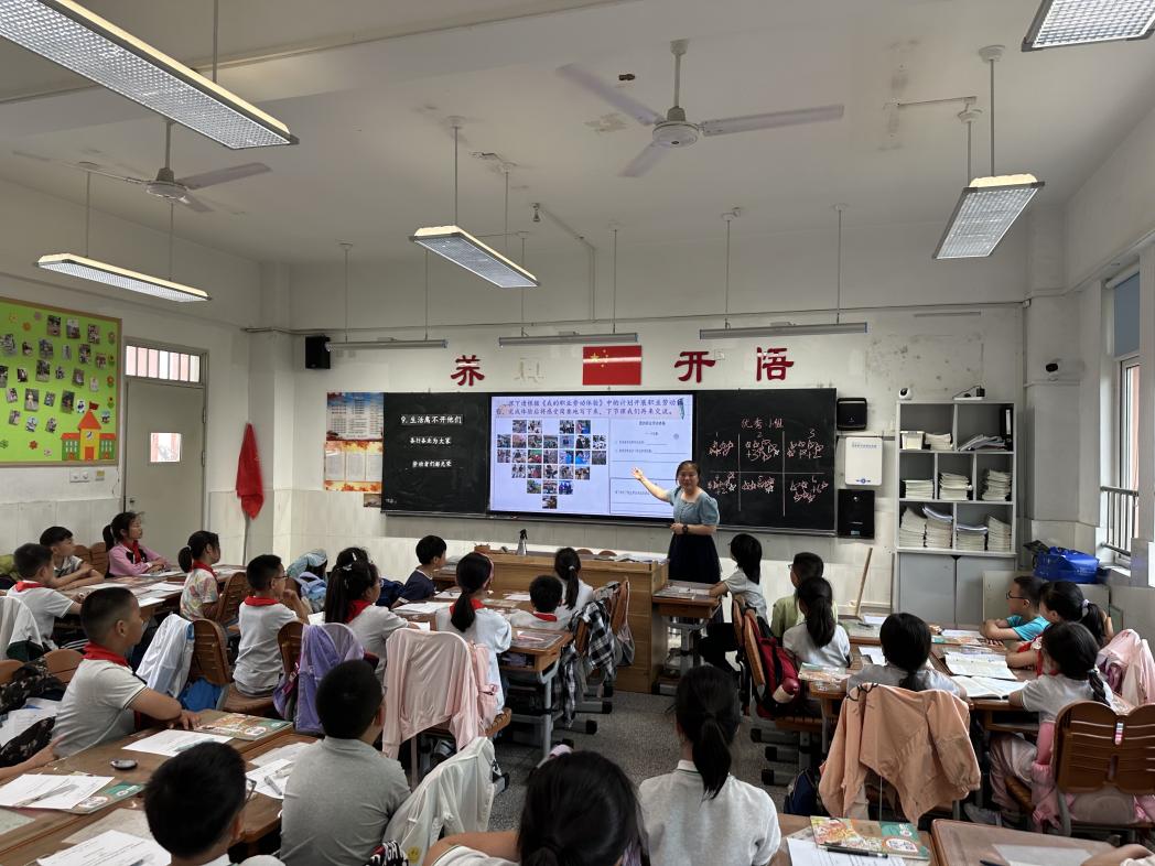 20240522德法组童学课堂报道_html_m401f67e1.jpg