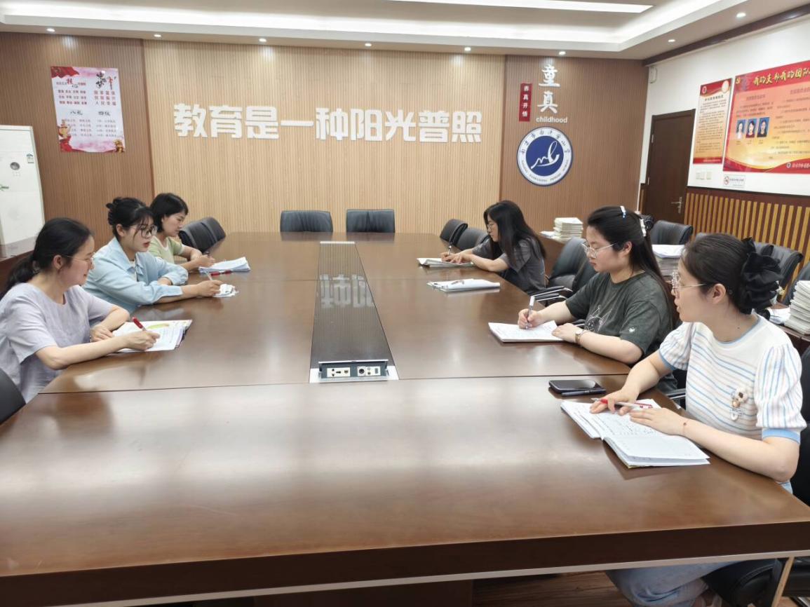 20240525英语组校本研修通讯报道50_html_m4cf78785.jpg