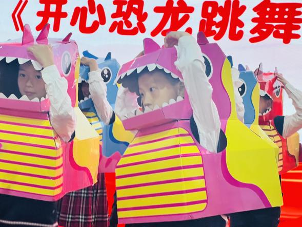 20240531六一汇演报道（李嘉靓写）_html_m5cb8f15.jpg