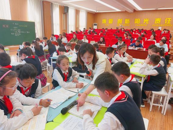 思辨阅读，点亮理性之光_html_m64cf6271.jpg