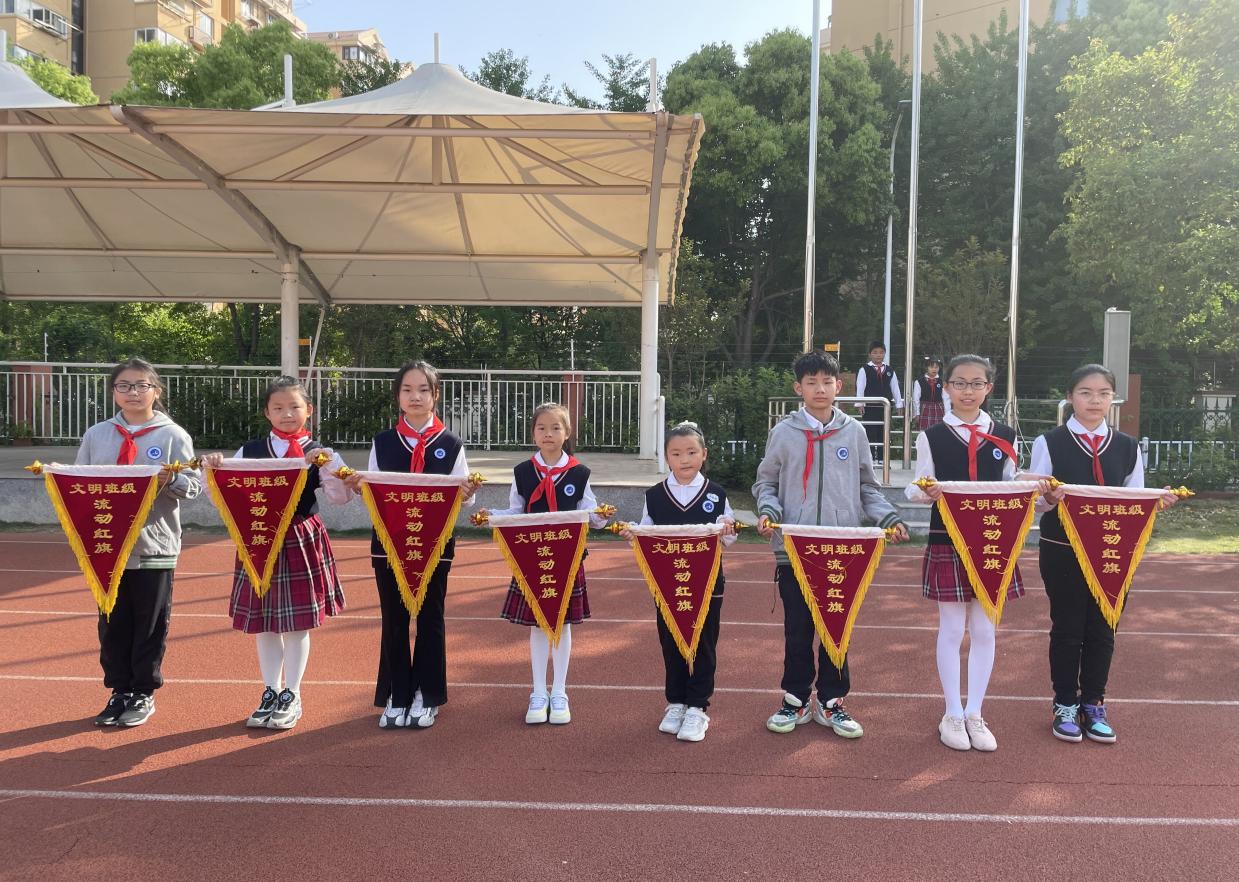 争流动红旗 创文明班级——南湾营小学2022-2023第二学期流动红旗评比活动（9）_html_m30f3eadd.jpg