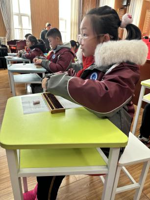 20240105五年级珠心算达人赛报道_html_m425fa9bf.jpg