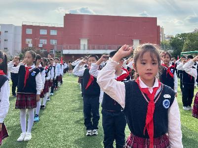 南京市南湾营小学建队日主题活动报道_html_m570d145f.jpg