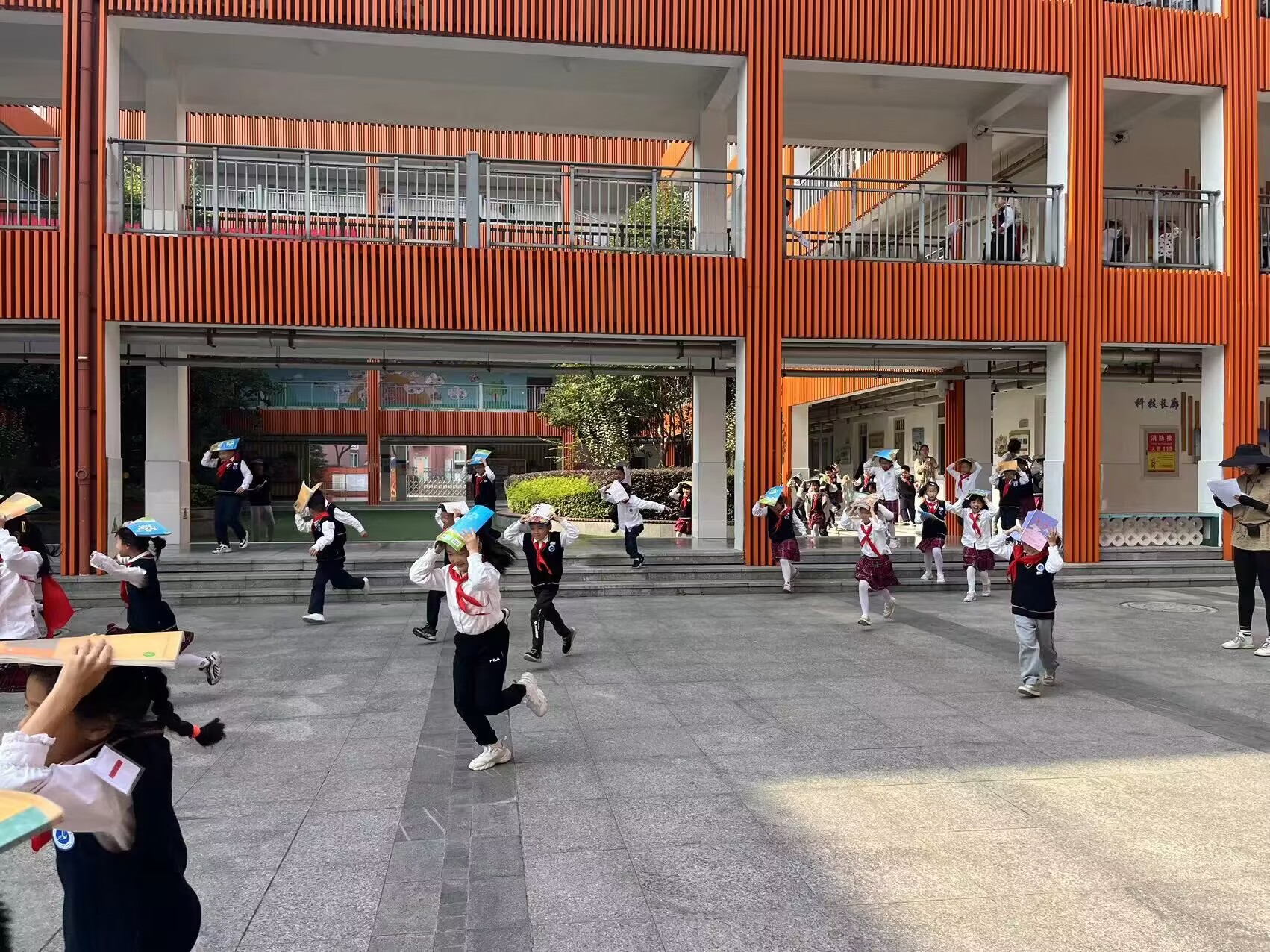 以“练”筑防，临“震”不慌_html_1367b6b7.jpg