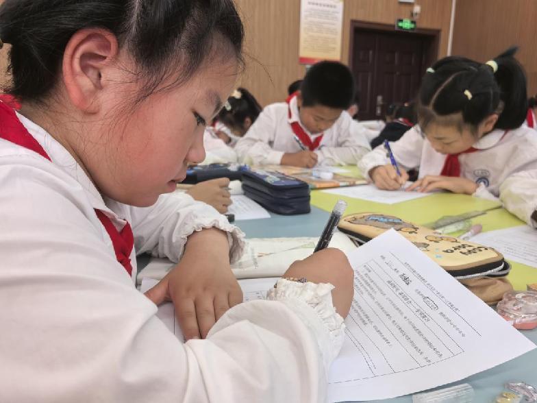 20250527南湾营小学语文童学课堂报道_html_m1c594bfa.jpg