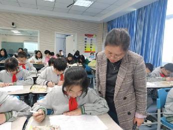 20231107语文组童学课堂报道_html_1a1b0aa3.jpg
