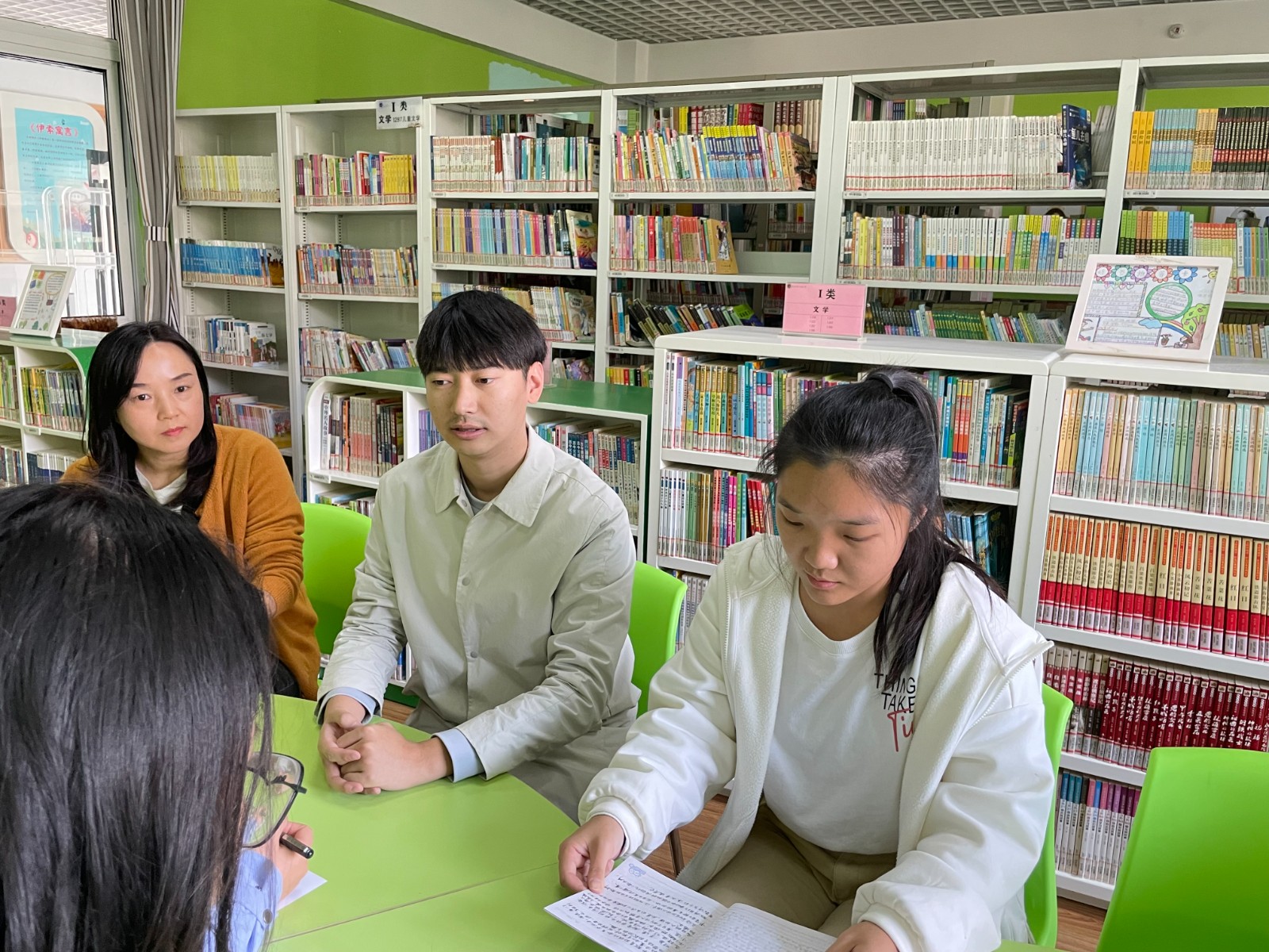 2郑鹏馨发言.JPG