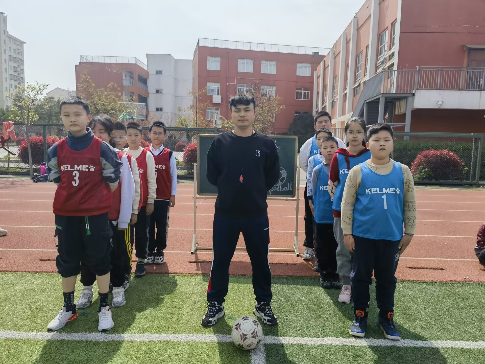 20230414南湾营小学第七届班级足球联赛_html_m2153d4d5.jpg