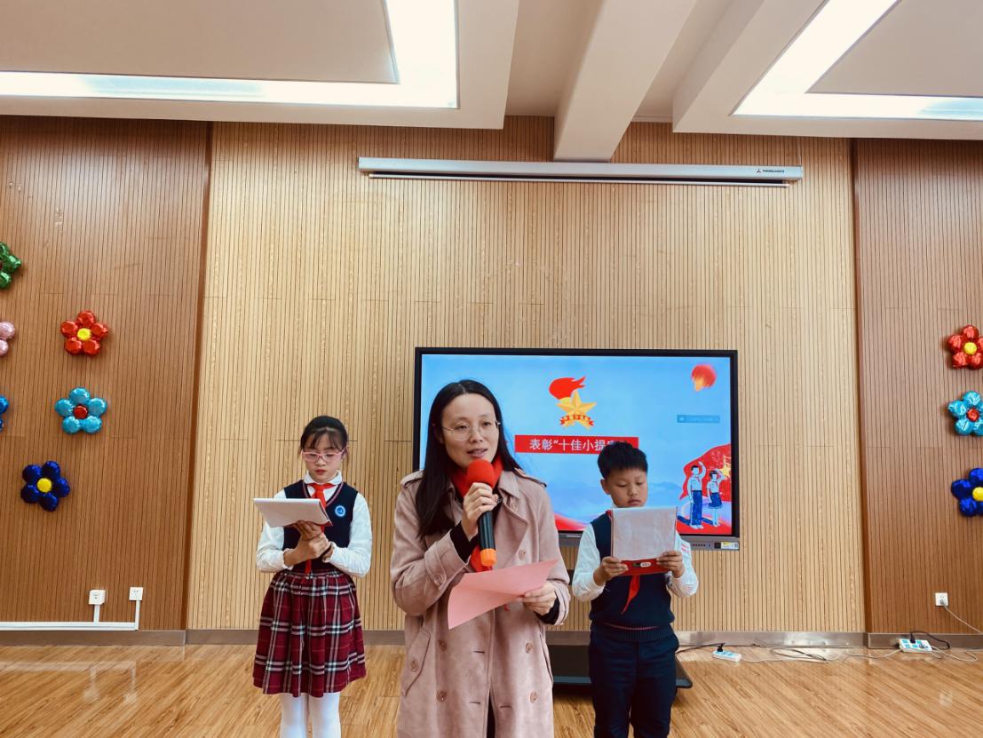 少代会(1)_html_217037e2.jpg