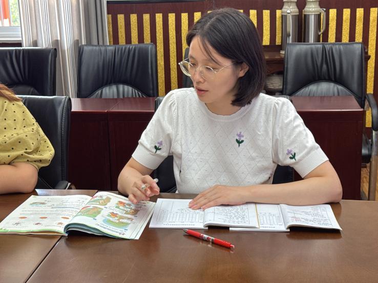 20250912南湾营小学英语组集体备课报道_html_m39bee960.jpg