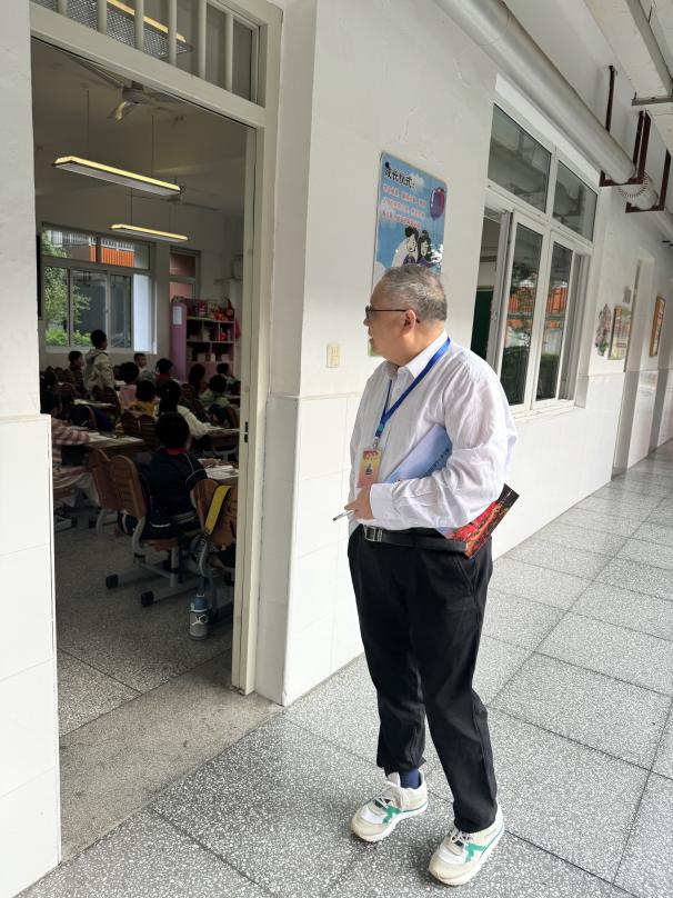 20241008督学进校园 督导促提升——记南湾营小学10月专项督导新闻稿_html_m6f08a44e.jpg