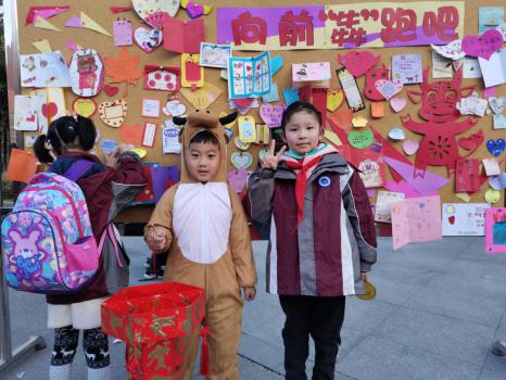 暖暖开学季 牛年冲冲冲——记南京市南湾营小学开学第一天_html_8180d8a.jpg
