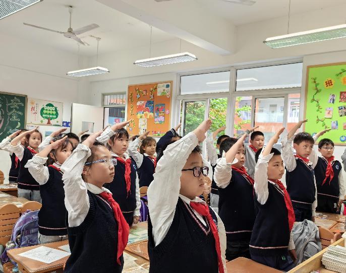 正视挫折 做一个健康的人——南京市南湾营小学2022-2023学年第二学期第16周升旗仪式_html_7f3a0ca.jpg