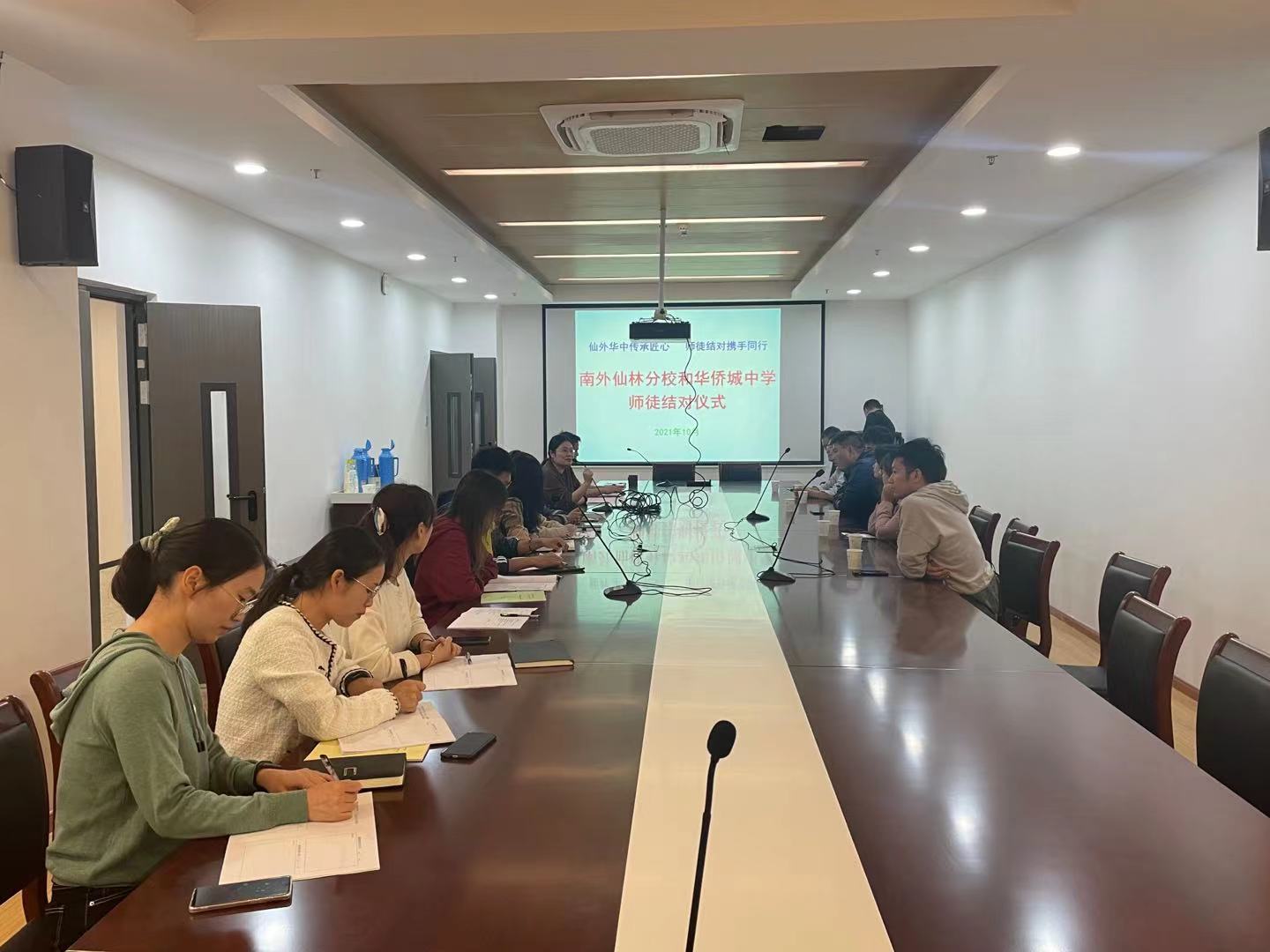 【绿色华中】仙外华中传承匠心 师徒结对携手同行 ——暨南外仙林华侨城中学师徒结对仪式