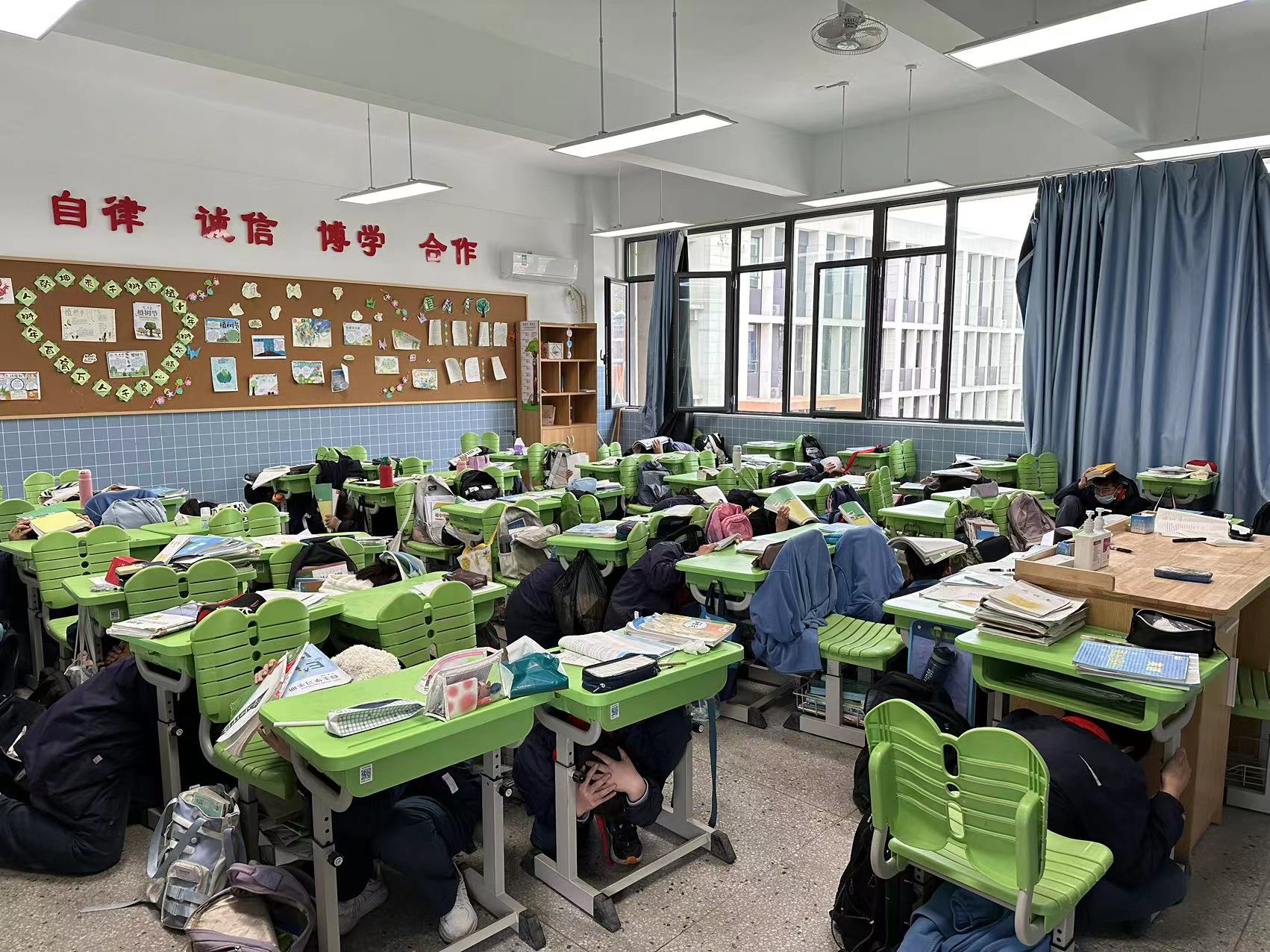 【防震减灾，时间就是生命】 记南外仙林分校华侨城中学应急疏散演练