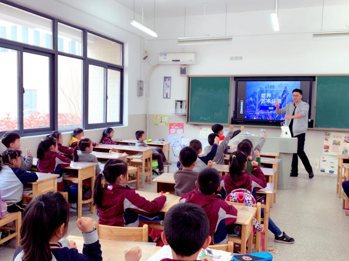 家校共育之“感受艺术魅力”（59）_html_3ffbca75.jpg