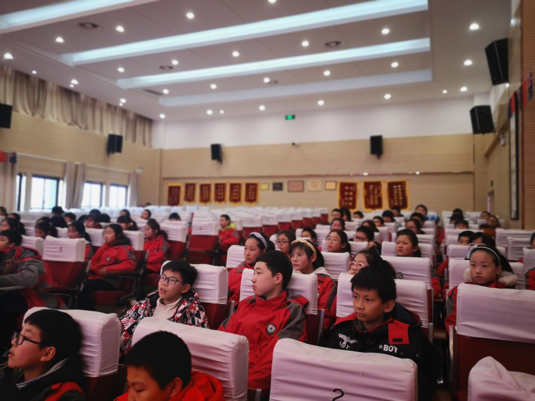 弘毅大讲堂（学生专场）之“行走的力量”（25期）_html_m36e7c129.jpg