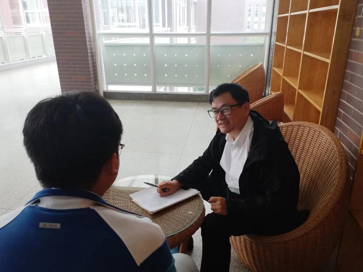 大手牵小手 帮扶暖人心_html_23fd8869.jpg