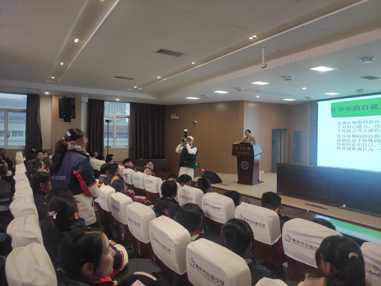 1211心理讲座新闻稿_html_mfbe235.jpg