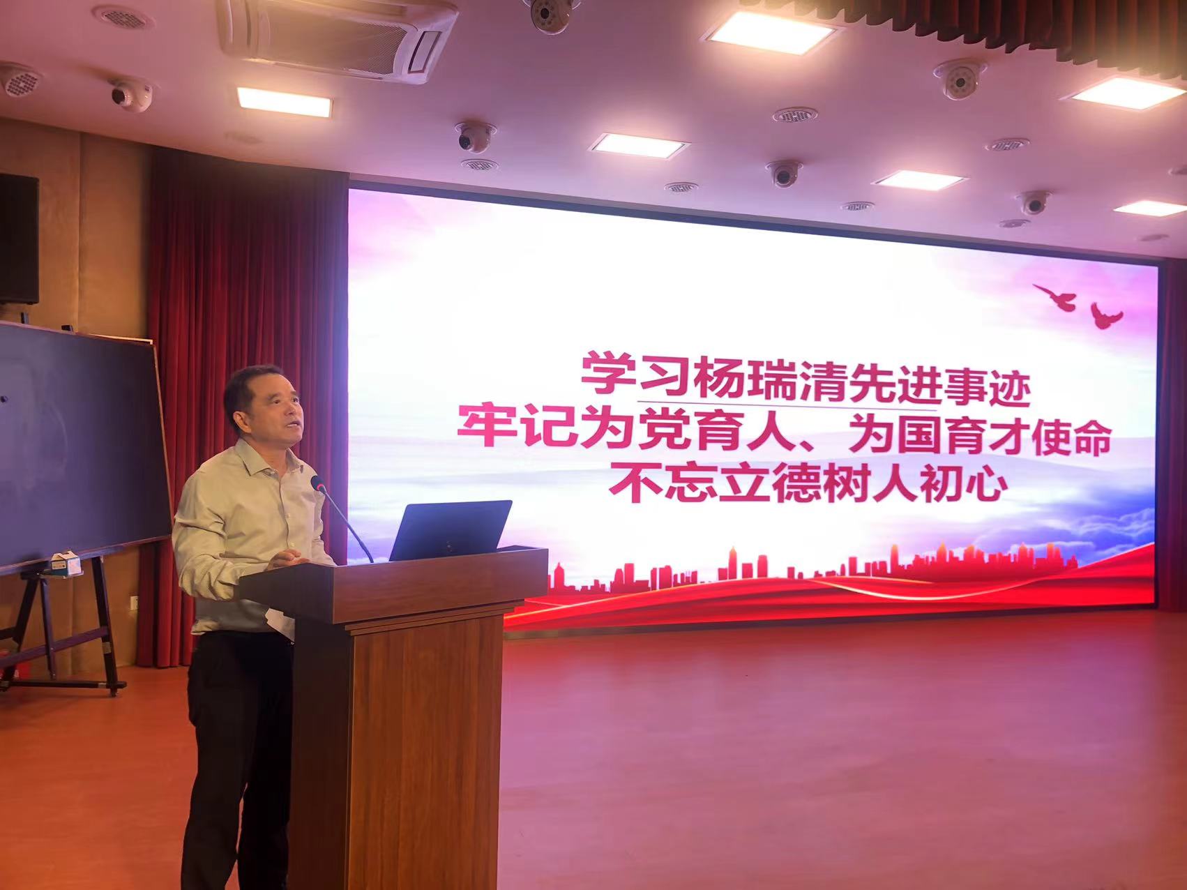 2022.9.21-全体党员会--努力成为可堪大用，能担重任的栋梁之材 -报道_html_m405a099c.jpg