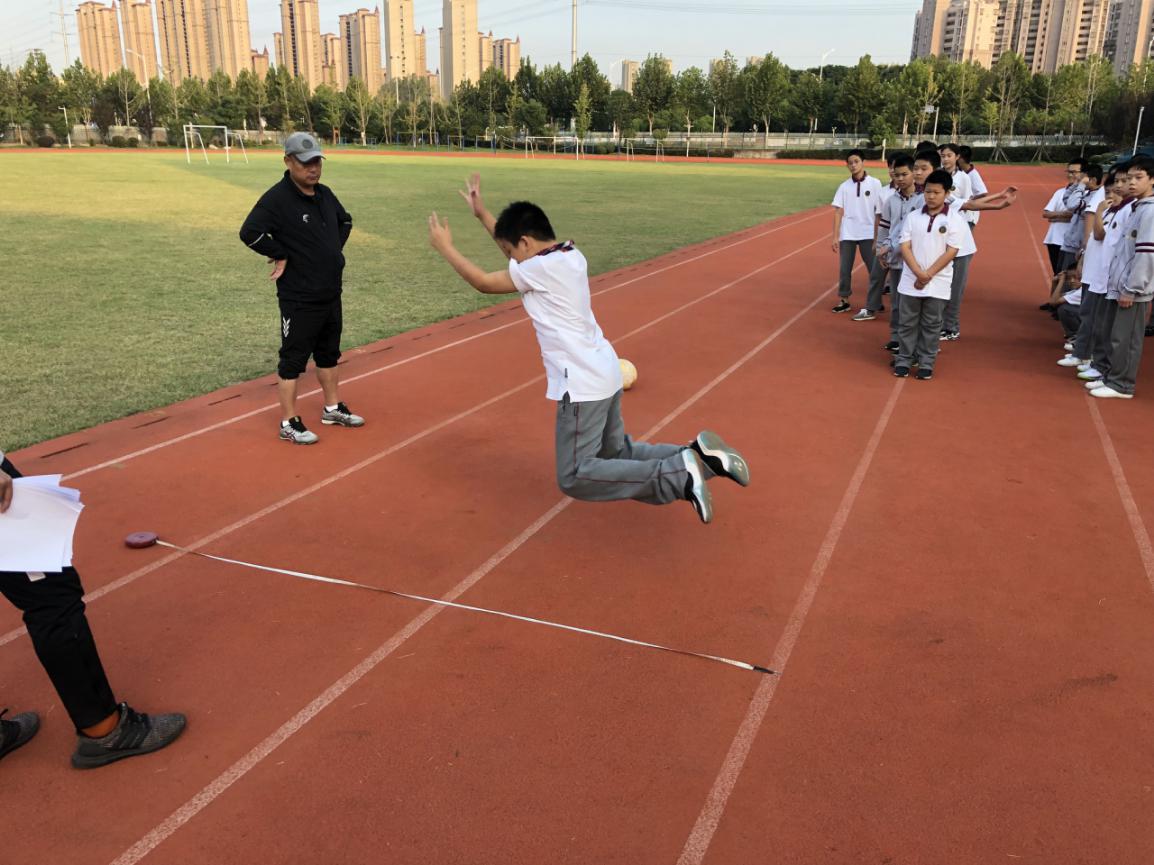 南京市第一中学马群分校2020年新队员选拔_html_m1f4e9a2b.jpg