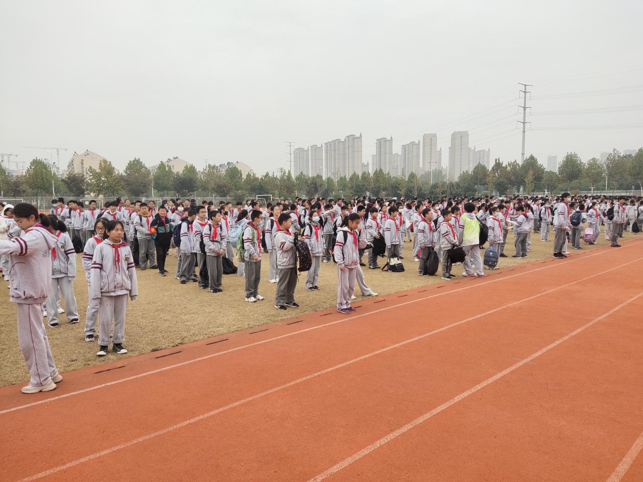 安全第一防震演练_html_4f507b80.jpg
