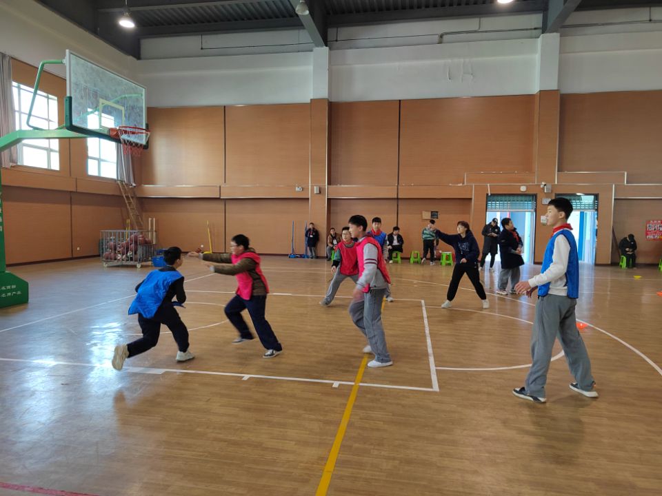 南京市第一中学马群分校阳光体育中学生篮球_html_m4e6c220c.jpg