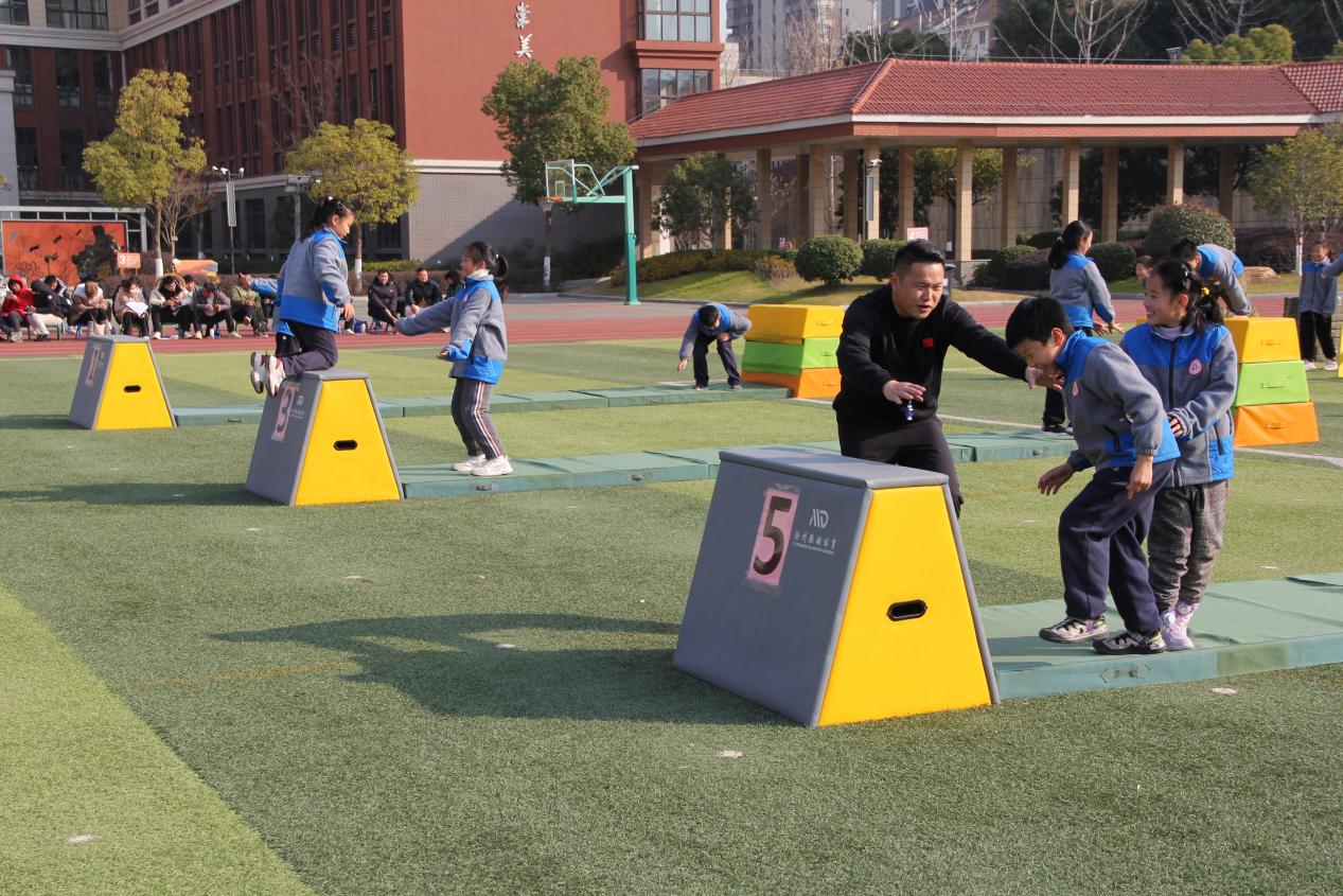 20241226强化基础体适能教学，助力学生体质健康成长----南京市小学体育教研活动(1)_html_94b3da8.jpg
