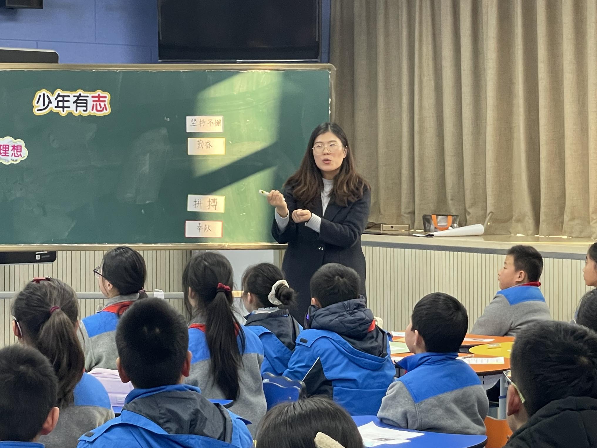 20241227班会赛课绽芳华 润物无声助成长_html_369de48e.jpg