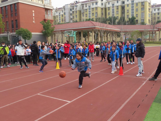 2022.12.21南京市晓庄小学迎面接力、运球接力赛报道_html_m7210f1eb.png