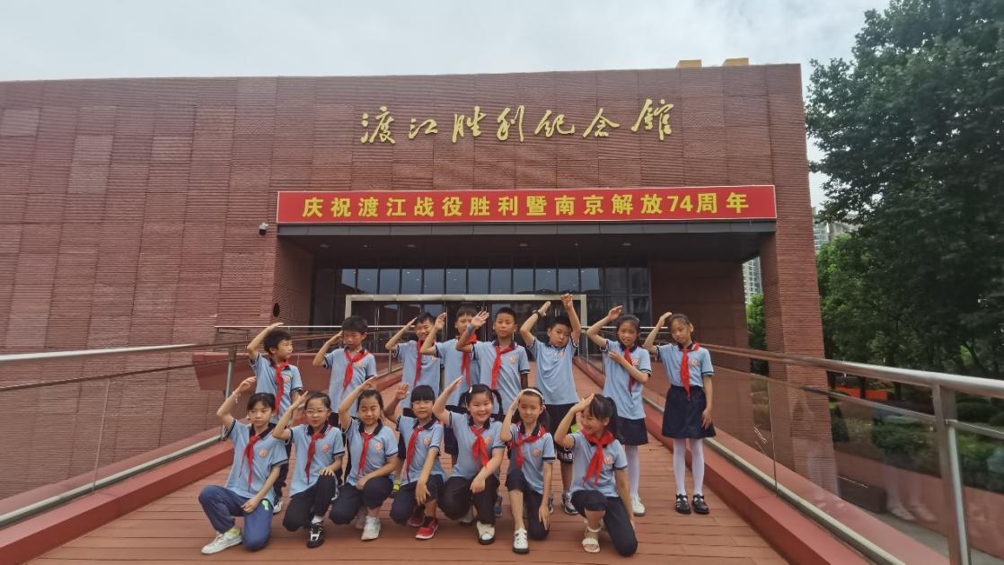 13.传承红色基因 书写华彩青春_html_m7d63ee6e.jpg