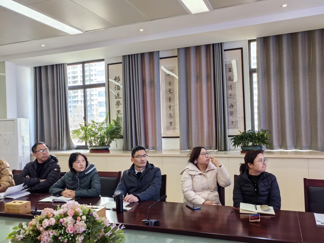 20250116凝聚力量   共促发展——教职工代表大会_html_m26ca506d.jpg