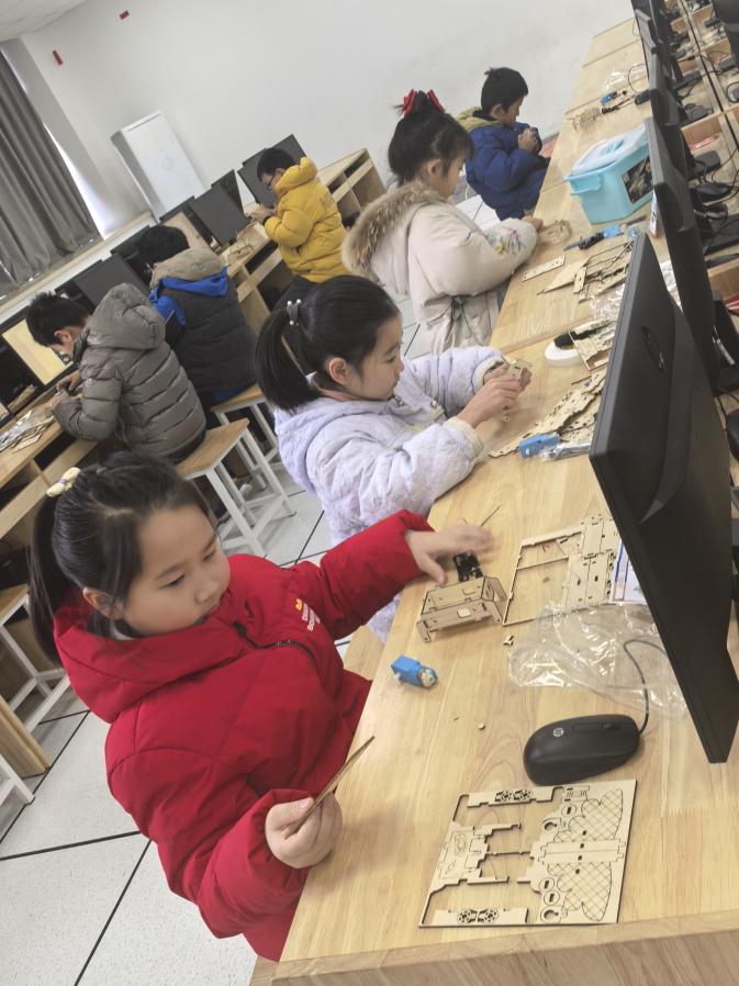 20250117科技教育冬令营_html_277bcbc7.jpg
