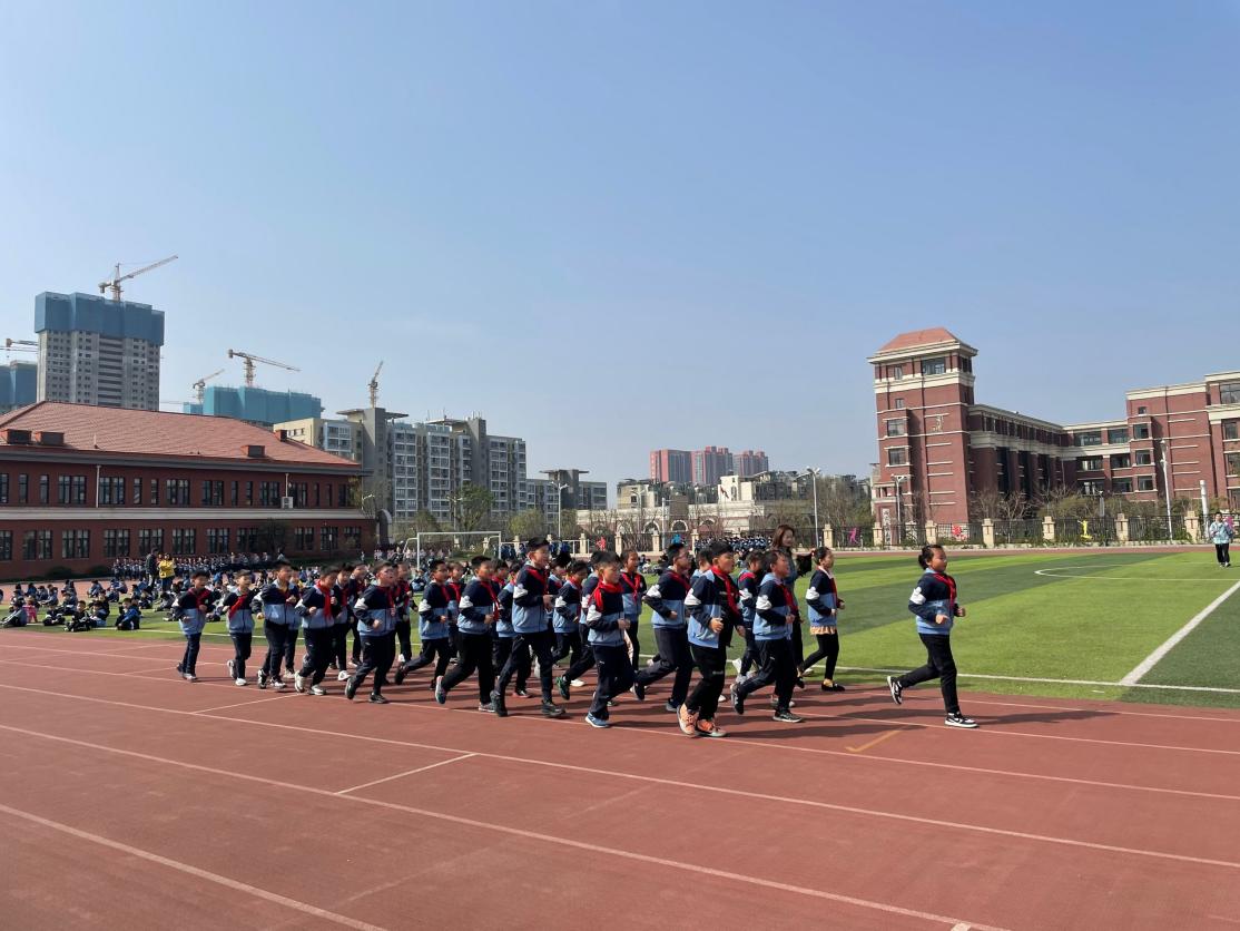 跑操比赛新闻稿_html_m411896e5.jpg