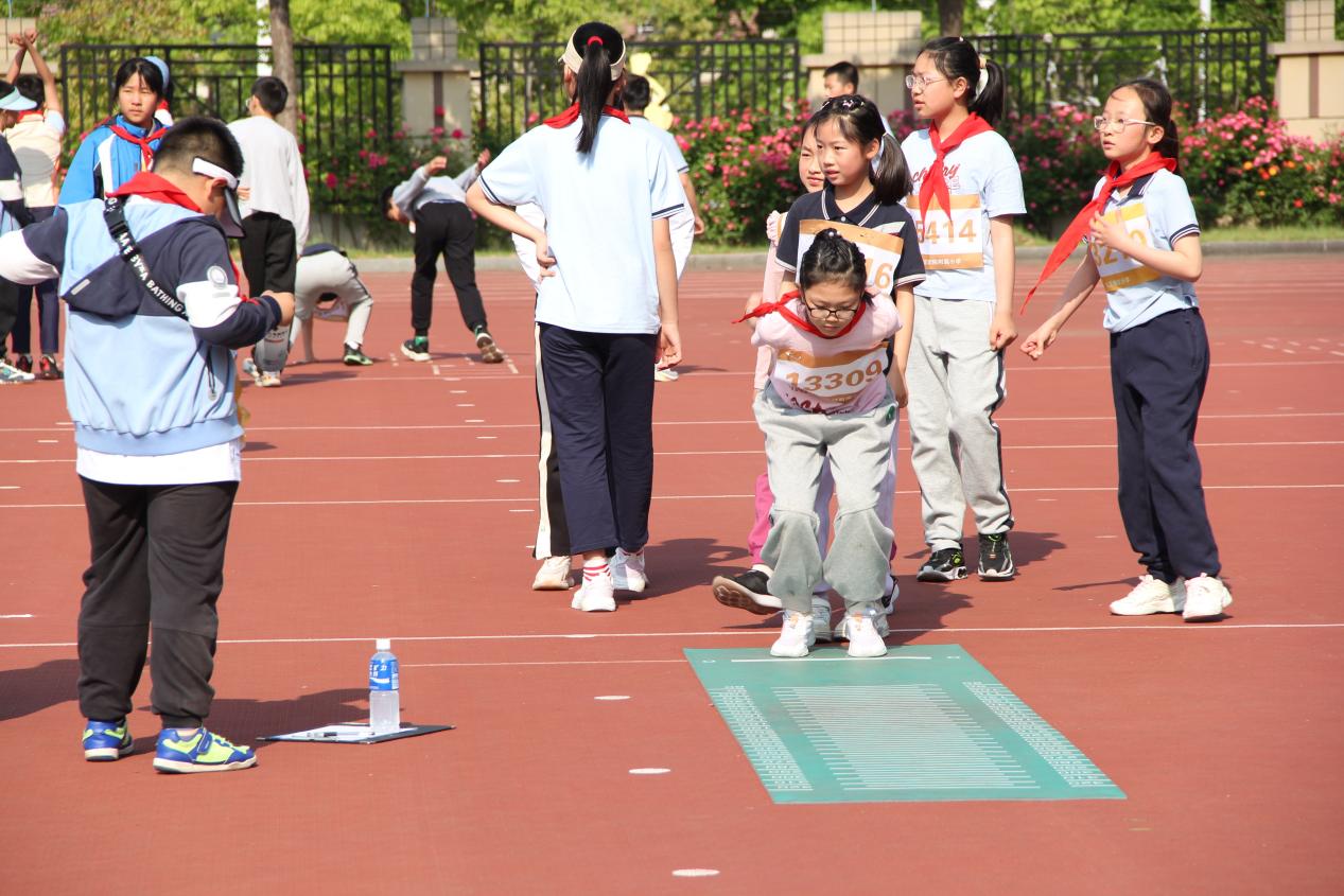 20240427春日绽芳华 运动展风采_html_1224a1ef.jpg