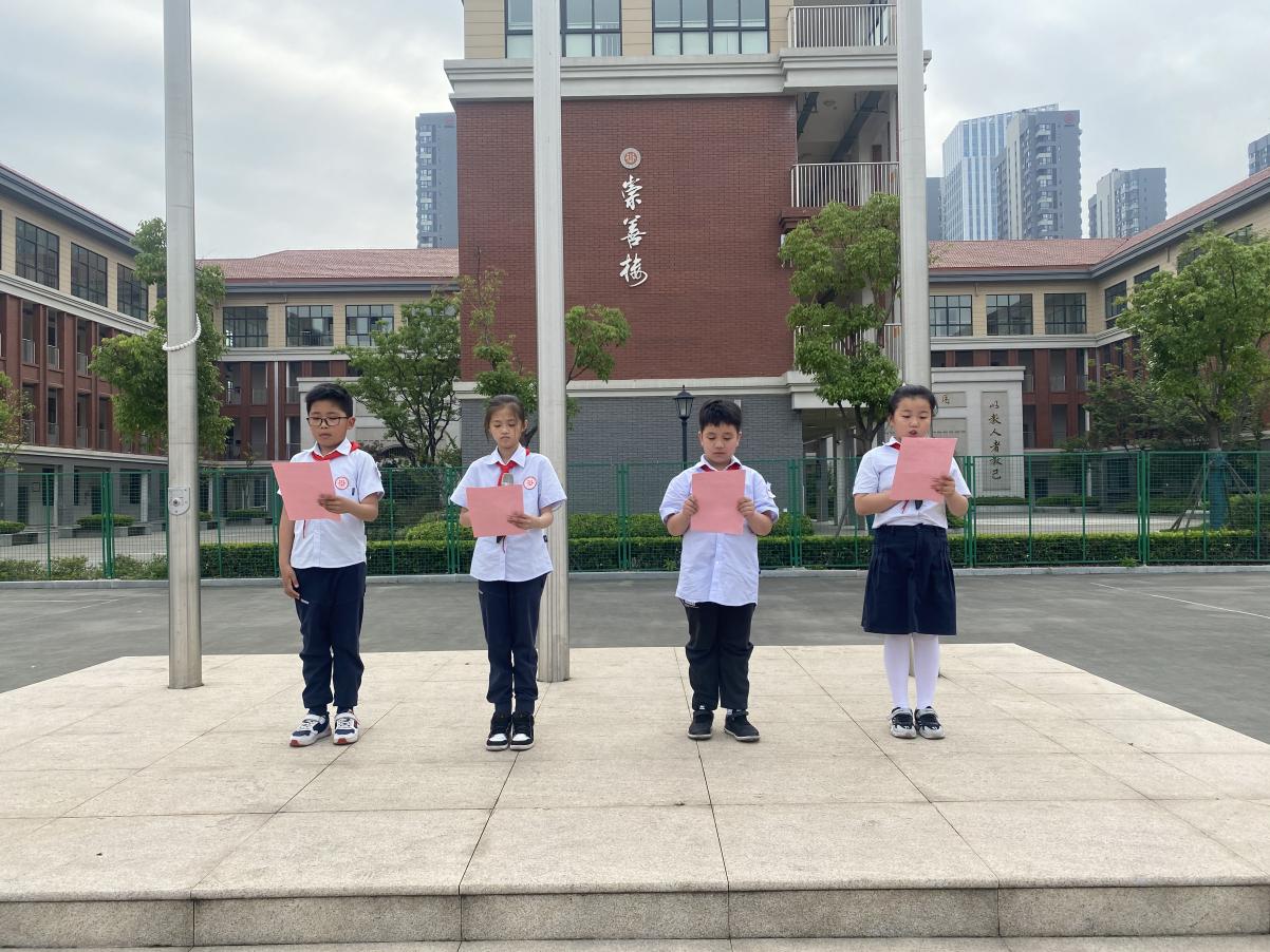15周升旗仪式_html_m5db6385f.jpg